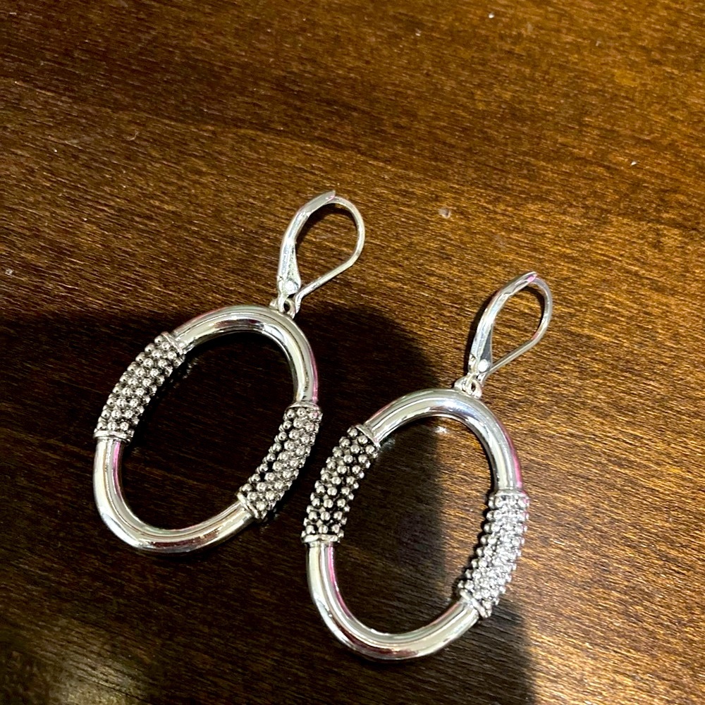 EARRINGS SILVER TONE. EYE CATCHING.